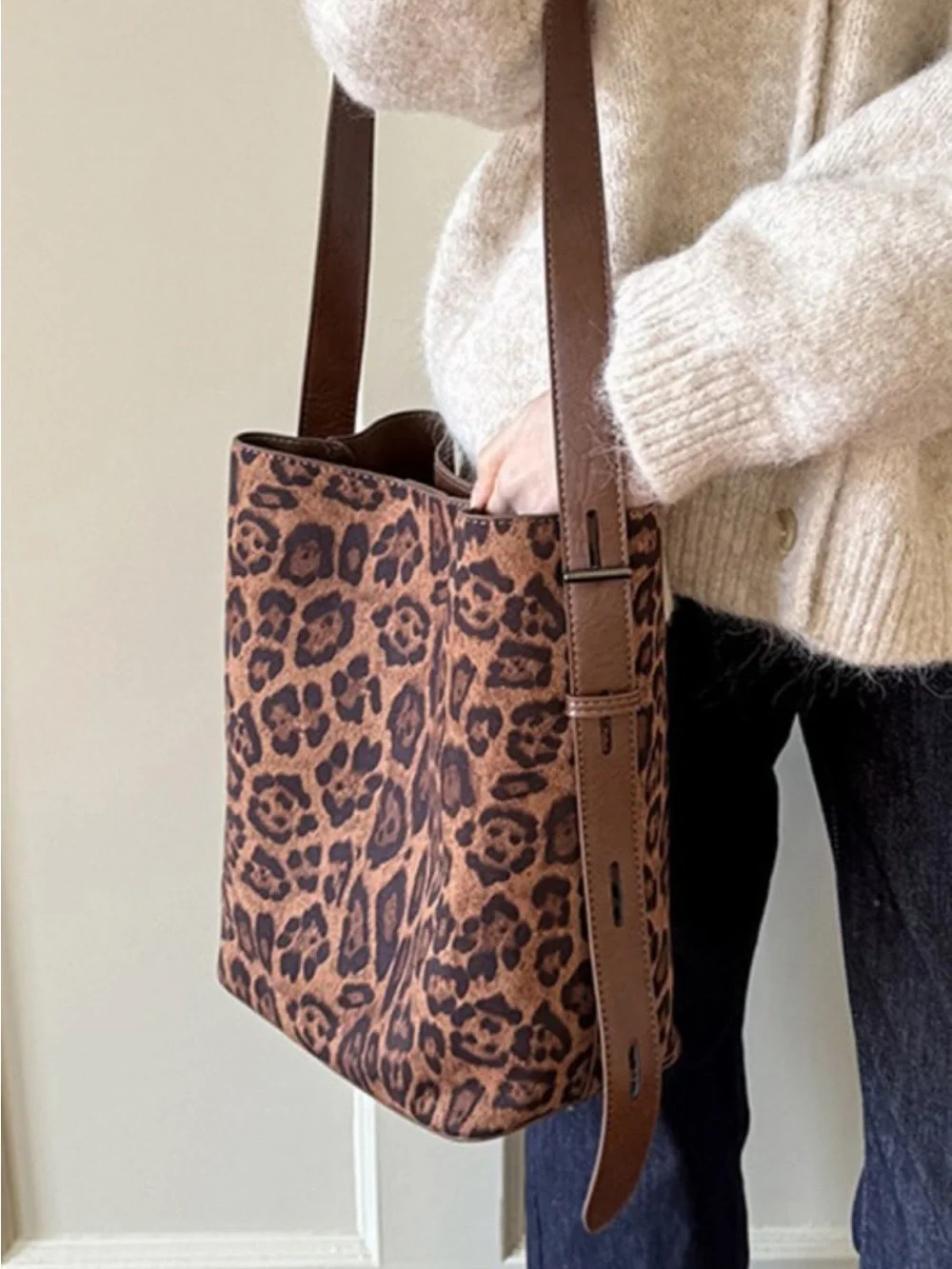 Zenana Outfitters Brown Leopard Print Shoulder Bag